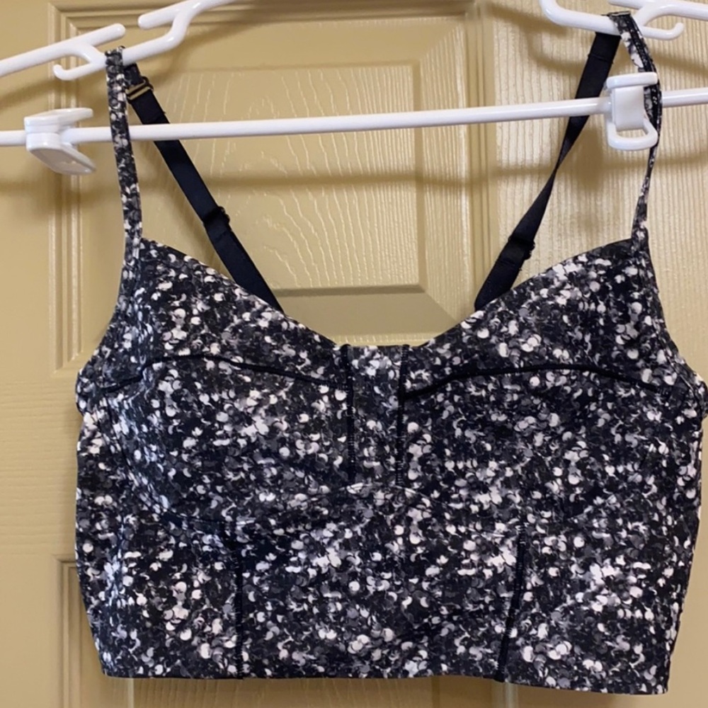 Lululemon sports bra size 6